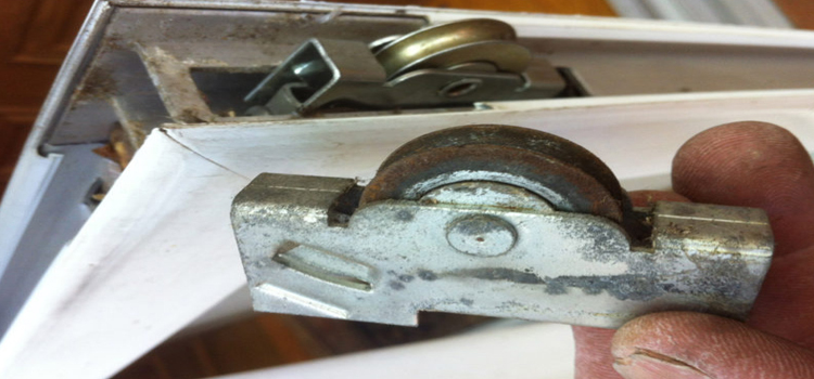 screen door roller repair in Bayonet Point